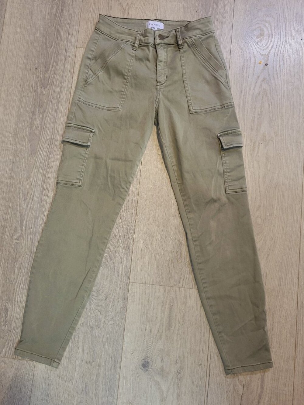 Evereve ~ Sz 25” ~ “Tate” Cargo Pants ~ Excellent Condition